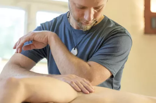 Faszienmassage & Bewegungsschulung Faszienmassage & Bewegungsschulung